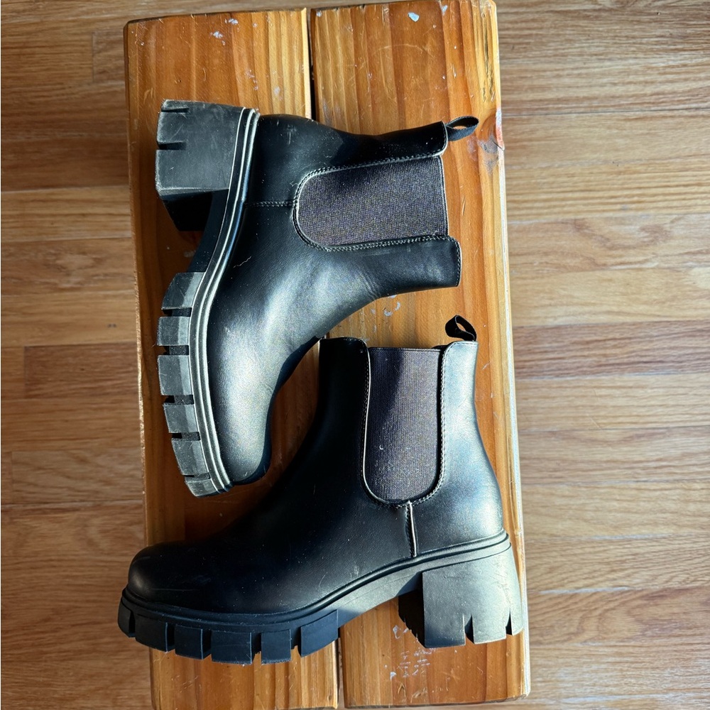 Black Chunky Chelsea Boots